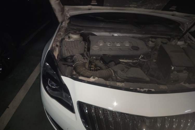 Used Buick Regal 2015 2.0L Leading Fashion Edition Engine Bay Right