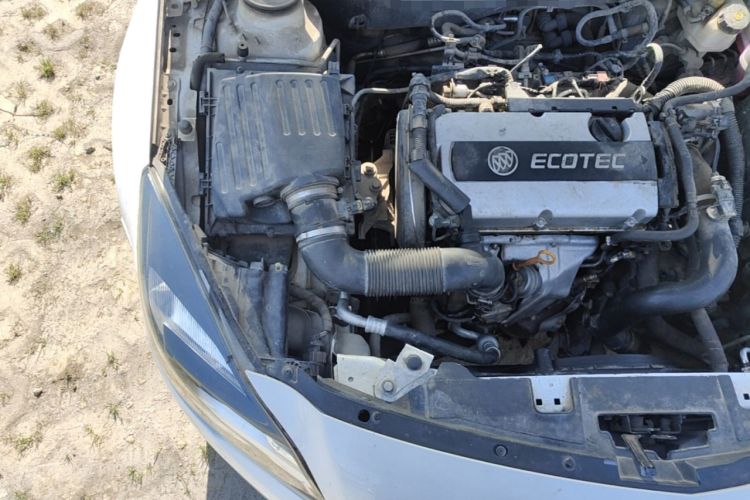 Used Buick Regal 2015 1.6T Elite Tech Model Engine Bay Right