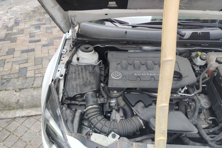 Used Buick Regal 2015 2.0L Leading Fashion Edition Engine Bay Right