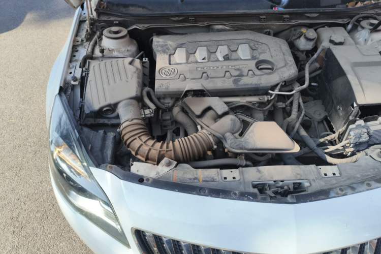 Used Buick Regal 2015 2.0L Elite Fashion Edition Engine Bay Right