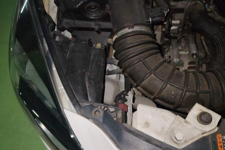 Used Buick Regal 2015 2.0L Elite Fashion Edition Engine Bay Right