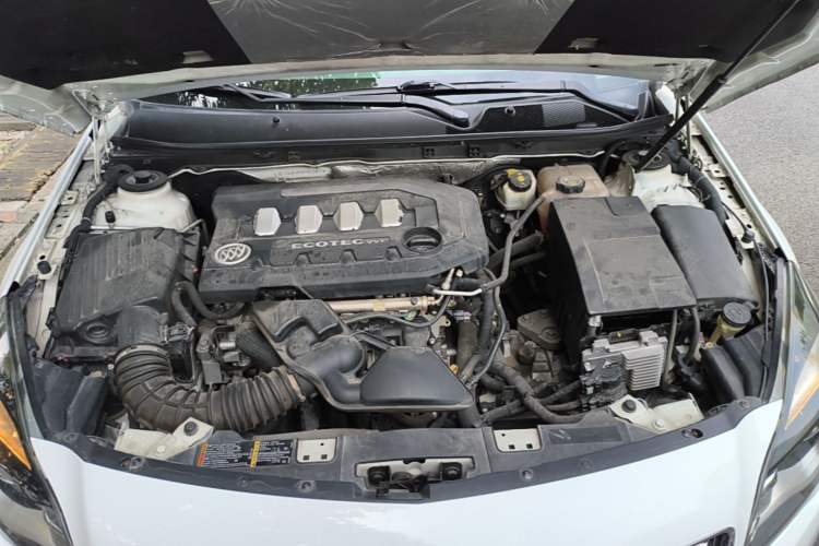 Used Buick Regal 2015 2.0L Leading Fashion Edition Engine Bay