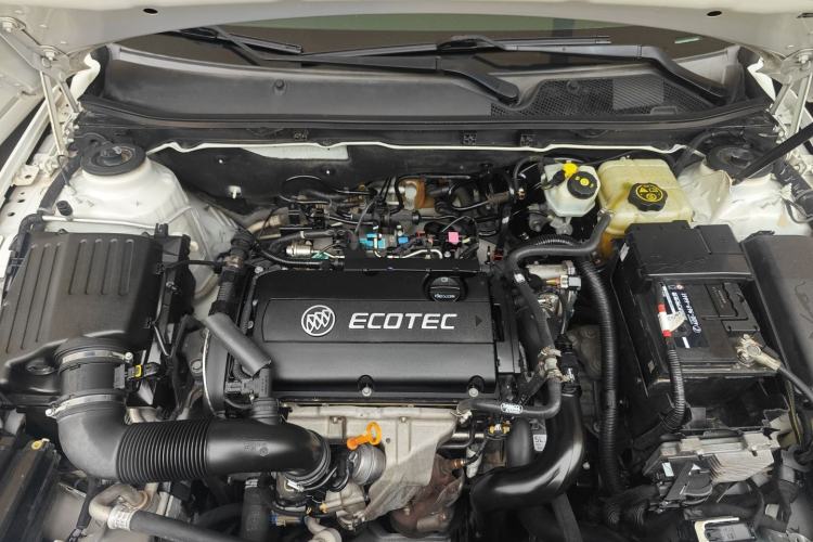 Used Buick Regal 2015 1.6T Leading Technology Model Engine Bay