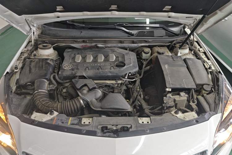Used Buick Regal 2015 2.0L Leading Fashion Edition Engine Bay