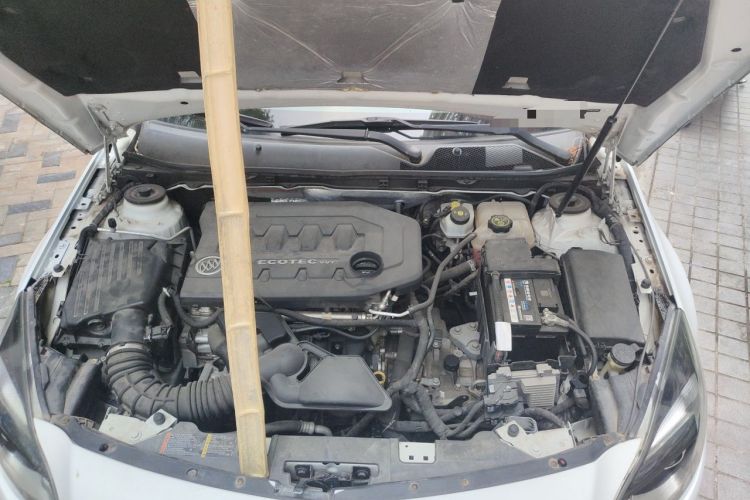 Used Buick Regal 2015 2.0L Leading Fashion Edition Engine Bay