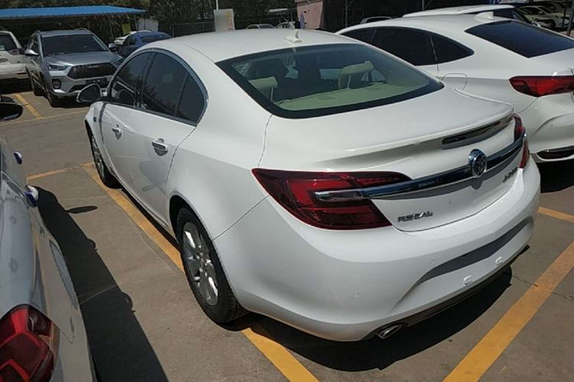 Used Buick Regal 2015 2.0L Elite Fashion Edition Exterior 2