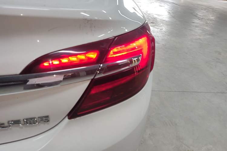 Used Buick Regal 2015 1.6T Leading Technology Model Exterior 3