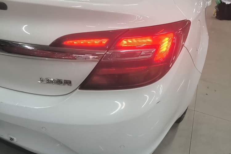 Used Buick Regal 2015 2.0L Leading Fashion Edition Exterior 3