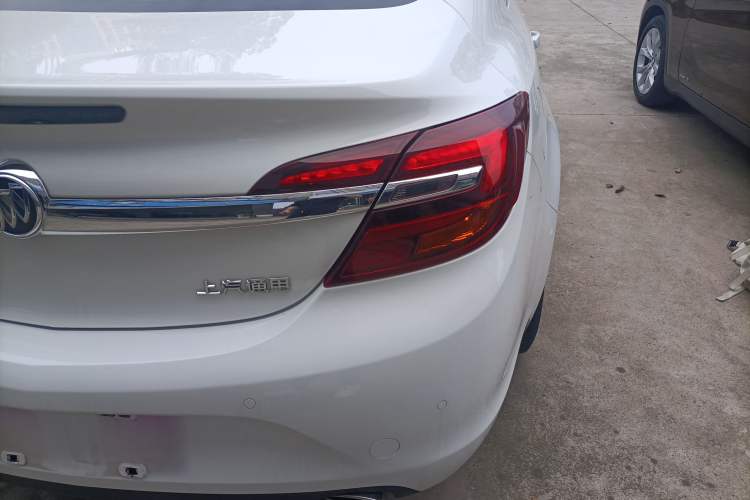Used Buick Regal 2015 2.0L Leading Fashion Edition Exterior 3