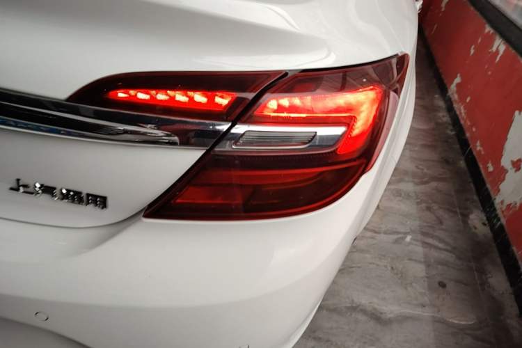 Used Buick Regal 2015 1.6T Elite Tech Model Exterior 3