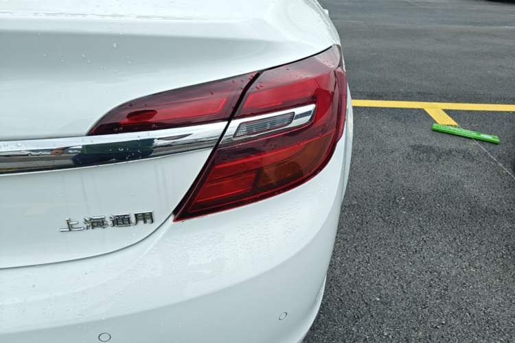 Used Buick Regal 2015 2.0L Leading Fashion Edition Exterior 3