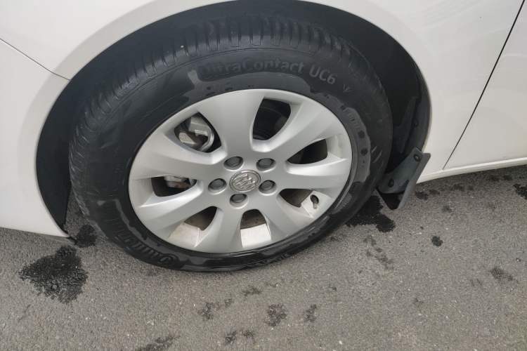 Used Buick Regal 2015 2.0L Leading Fashion Edition Exterior 4