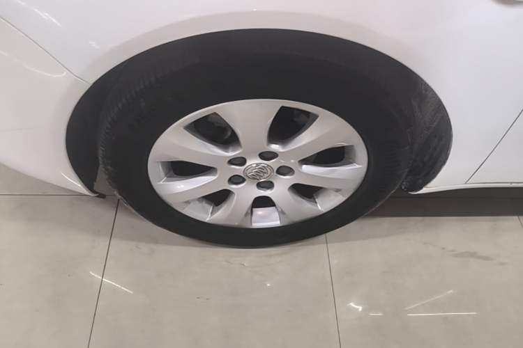 Used Buick Regal 2015 2.0L Leading Fashion Edition Exterior 4