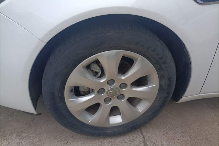 Used Buick Regal 2015 2.0L Leading Fashion Edition Exterior 4