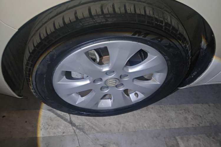 Used Buick Regal 2015 2.0L Leading Fashion Edition Exterior 4