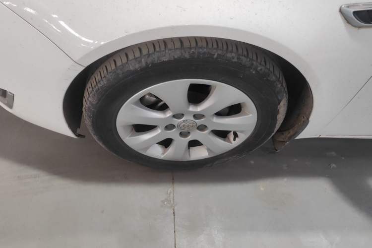 Used Buick Regal 2015 1.6T Leading Technology Model Exterior 4