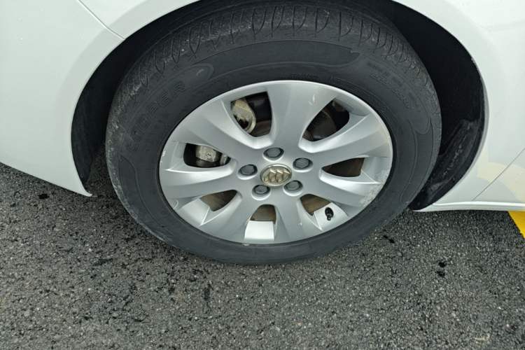 Used Buick Regal 2015 2.0L Leading Fashion Edition Exterior 4