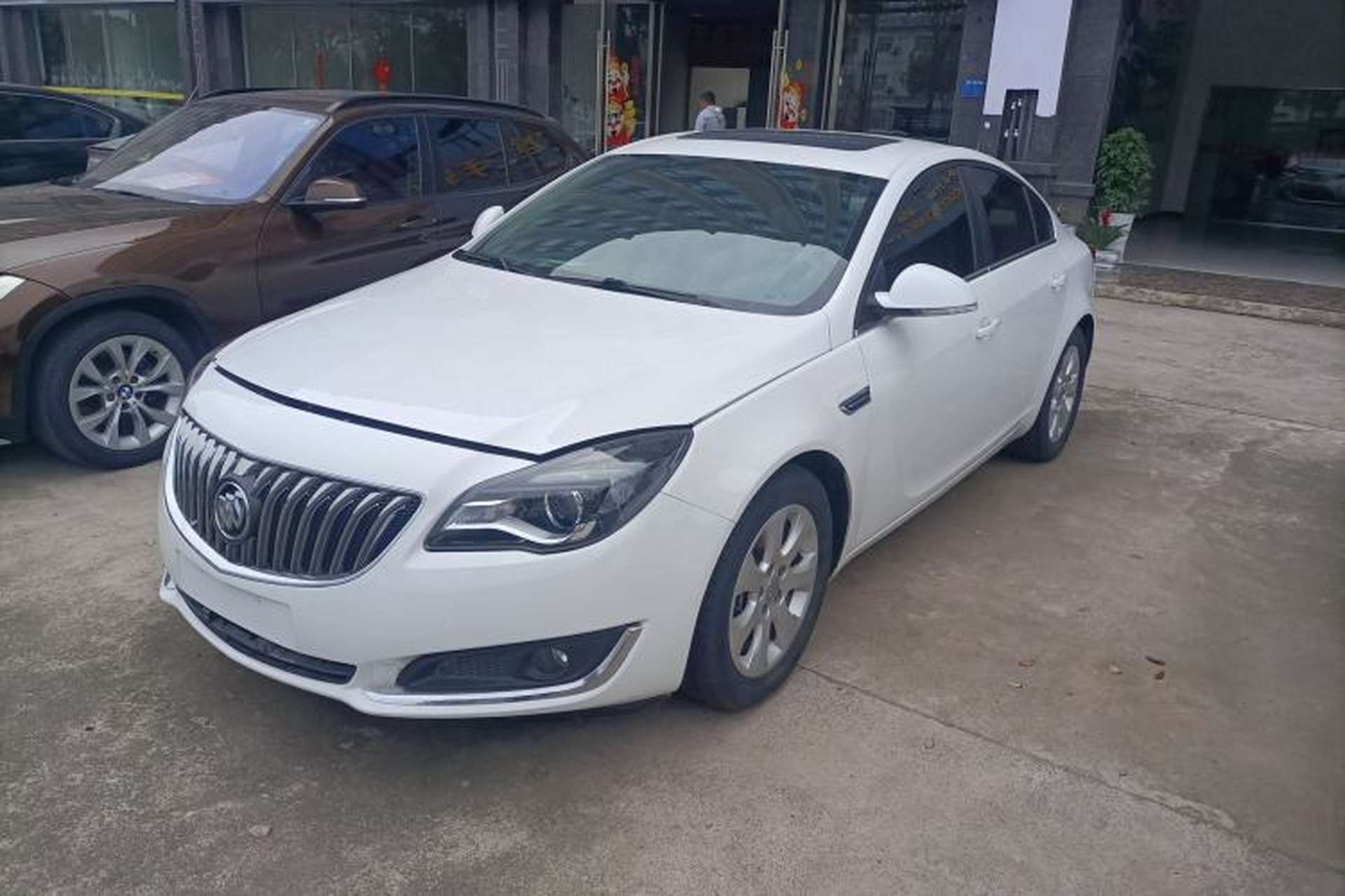 Used Buick Regal 2015 2.0L Leading Fashion Edition Front Left 45 Deg