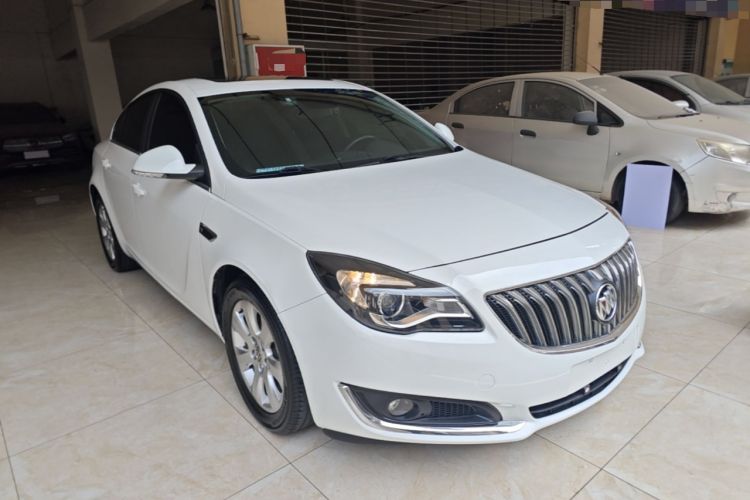Used Buick Regal 2015 1.6T Fashion Tech Model Front Right 45 Deg