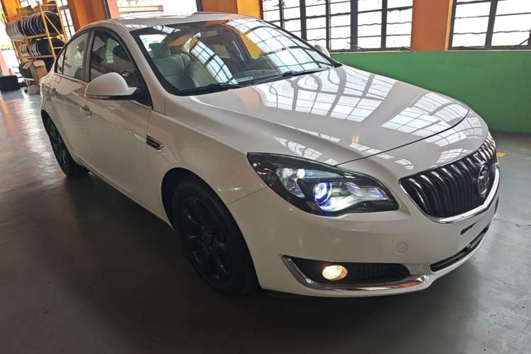 Used Buick Regal 2015 2.0L Leading Fashion Edition Front Right 45 Deg