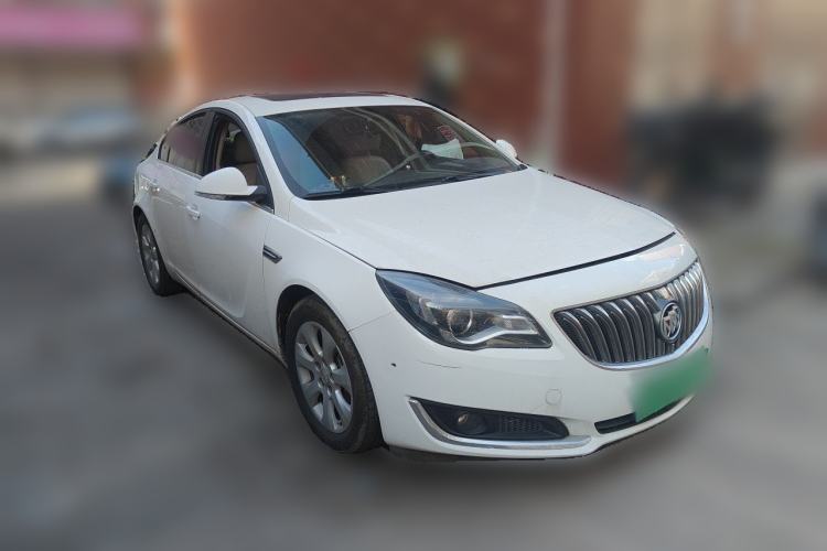 Used Buick Regal 2015 2.0L Leading Fashion Edition Front Right 45 Deg