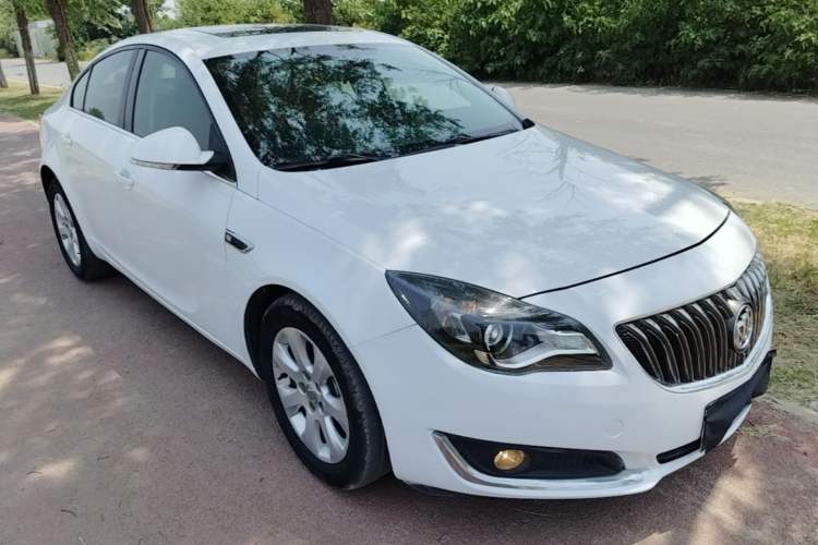 Used Buick Regal 2015 1.6T Leading Technology Model Front Right 45 Deg