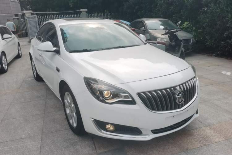 Used Buick Regal 2015 1.6T Elite Tech Model Front Right 45 Deg