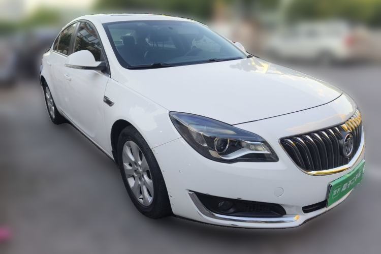 Used Buick Regal 2015 1.6T Leading Technology Model Front Right 45 Deg