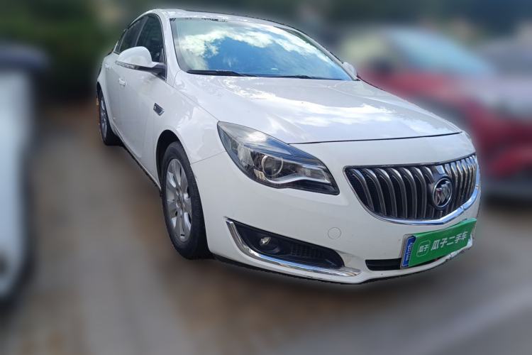 Used Buick Regal 2015 1.6T Leading Technology Model Front Right 45 Deg