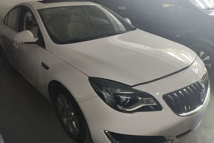 Used Buick Regal 2015 2.0L Leading Fashion Edition Front Right 45 Deg