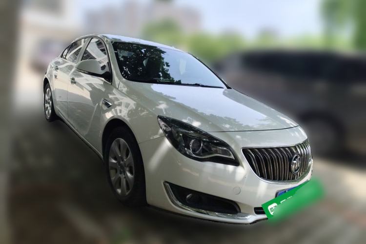 Used Buick Regal 2015 1.6T Leading Technology Model Front Right 45 Deg