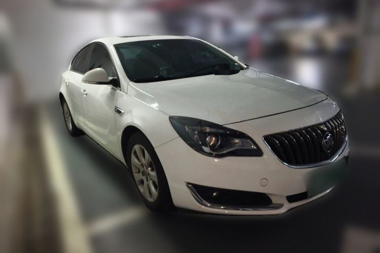 Used Buick Regal 2015 1.6T Fashion Tech Model Front Right 45 Deg