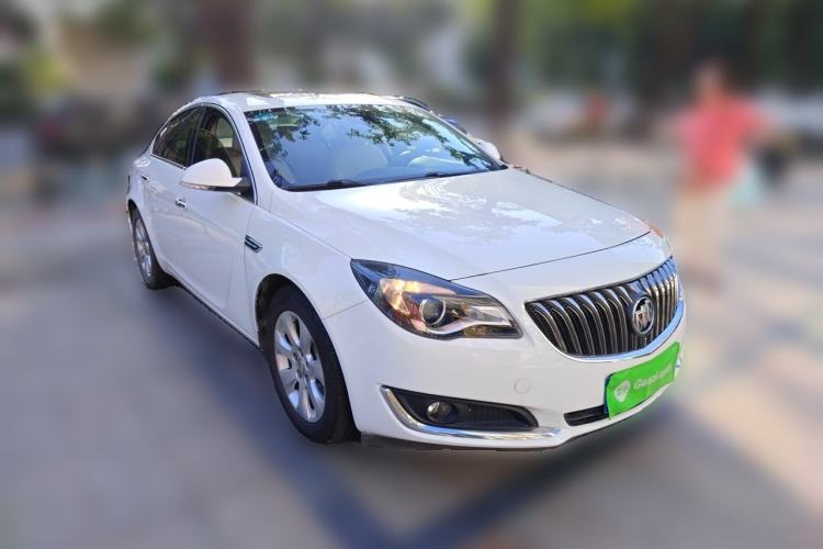 Used Buick Regal 2015 2.0L Elite Fashion Edition Front Right 45 Deg