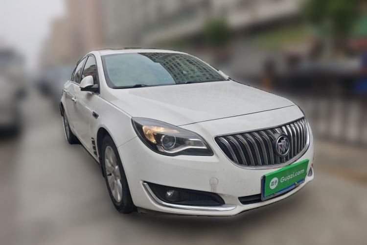 Used Buick Regal 2015 1.6T Leading Technology Model Front Right 45 Deg