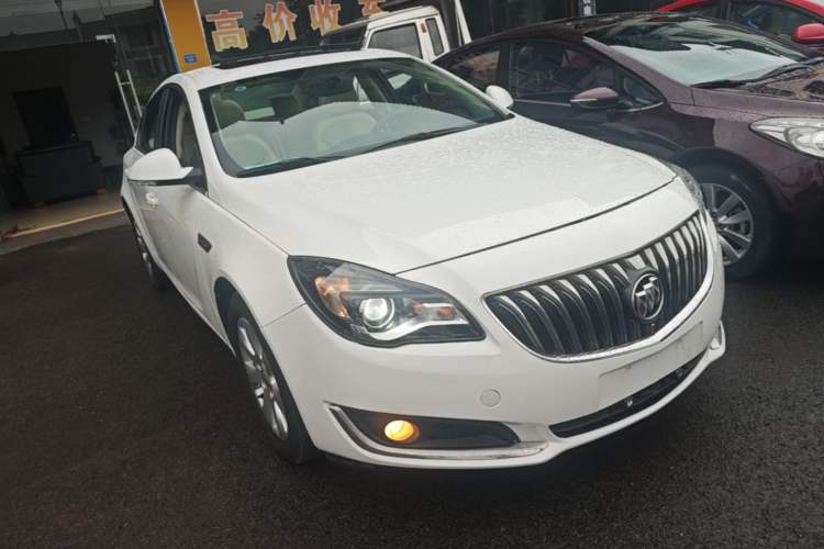 Used Buick Regal 2015 2.0L Leading Fashion Edition Front Right 45 Deg