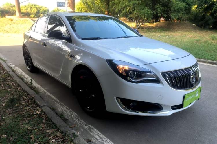 Used Buick Regal 2015 1.6T Leading Technology Model Front Right 45 Deg