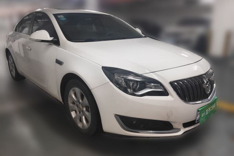 Used Buick Regal 2015 2.0L Leading Fashion Edition Front Right 45 Deg