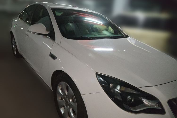 Used Buick Regal 2015 1.6T Leading Technology Model Front Right 45 Deg