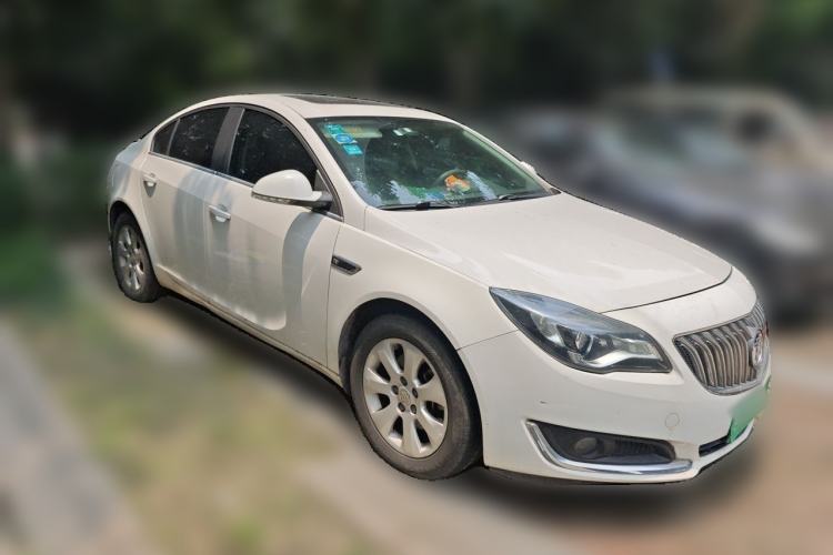 Used Buick Regal 2015 1.6T Leading Technology Model Front Right 45 Deg