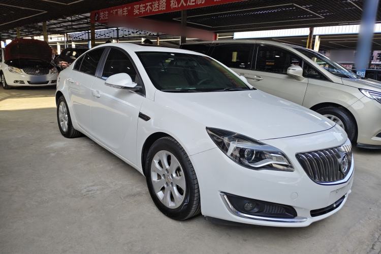 Used Buick Regal 2015 2.0L Leading Fashion Edition Front Right 45 Deg