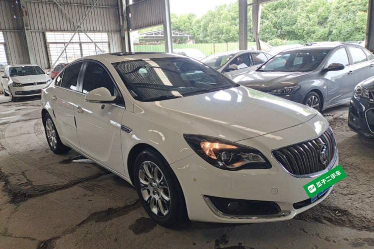 Used Buick Regal 2015 2.0L Leading Fashion Edition Front Right 45 Deg