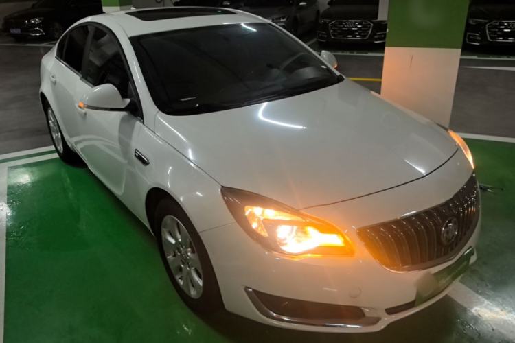 Used Buick Regal 2015 1.6T Leading Technology Model Front Right 45 Deg