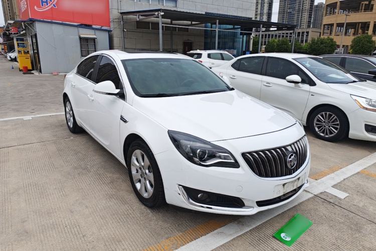 Used Buick Regal 2015 2.0L Leading Fashion Edition Front Right 45 Deg