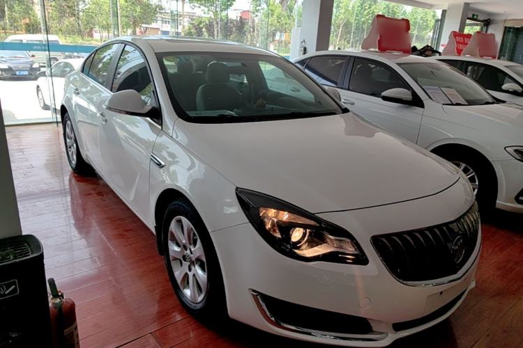 Used Buick Regal 2015 2.0L Leading Fashion Edition Front Right 45 Deg