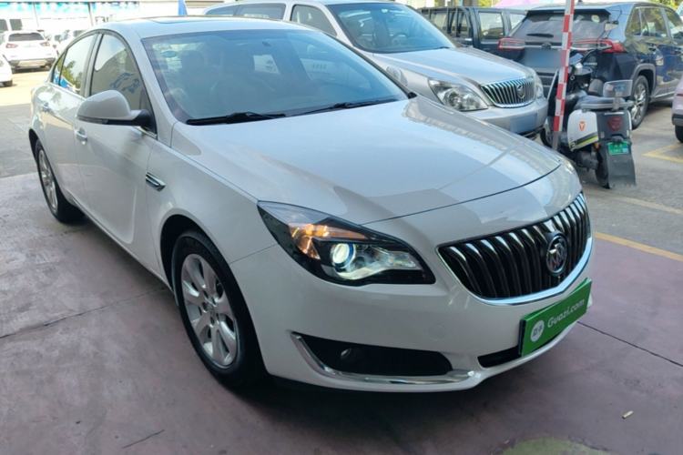 Used Buick Regal 2015 2.0L Leading Fashion Edition Front Right 45 Deg