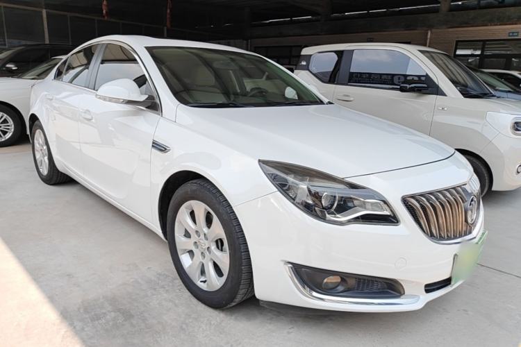 Used Buick Regal 2015 2.0L Leading Fashion Edition Front Right 45 Deg