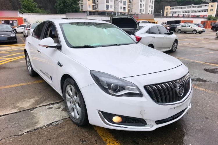 Used Buick Regal 2015 2.0L Leading Fashion Edition Front Right 45 Deg