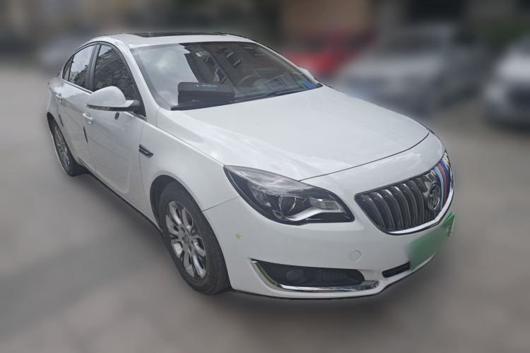 Used Buick Regal 2015 2.0L Leading Fashion Edition Front Right 45 Deg