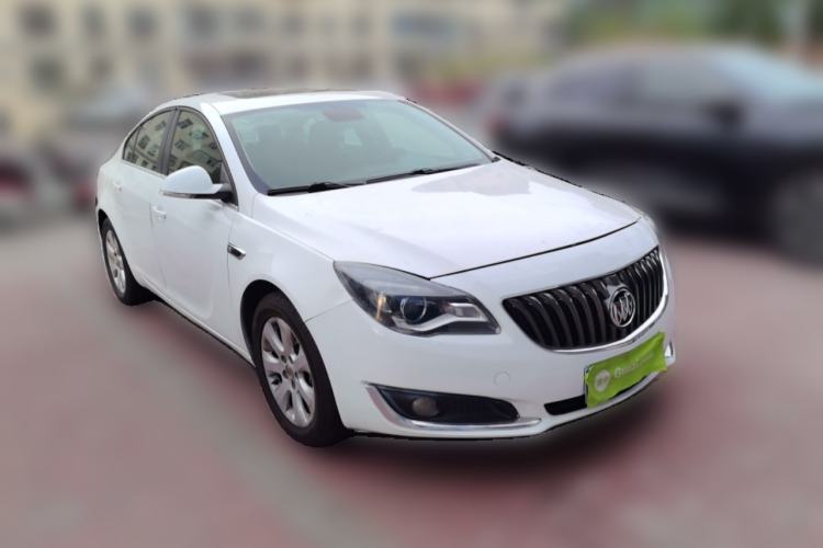 Used Buick Regal 2015 1.6T Fashion Tech Model Front Right 45 Deg