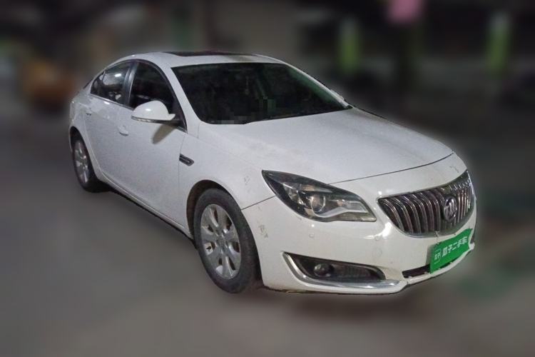 Used Buick Regal 2015 2.0L Leading Fashion Edition Front Right 45 Deg